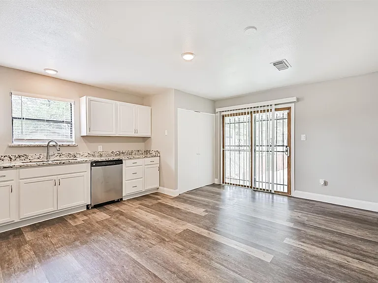 5220 Krueger Dr — Photo 28