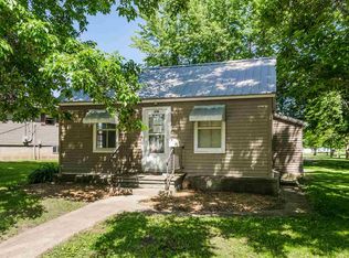 614 Center Ave NE, Independence, IA 50644