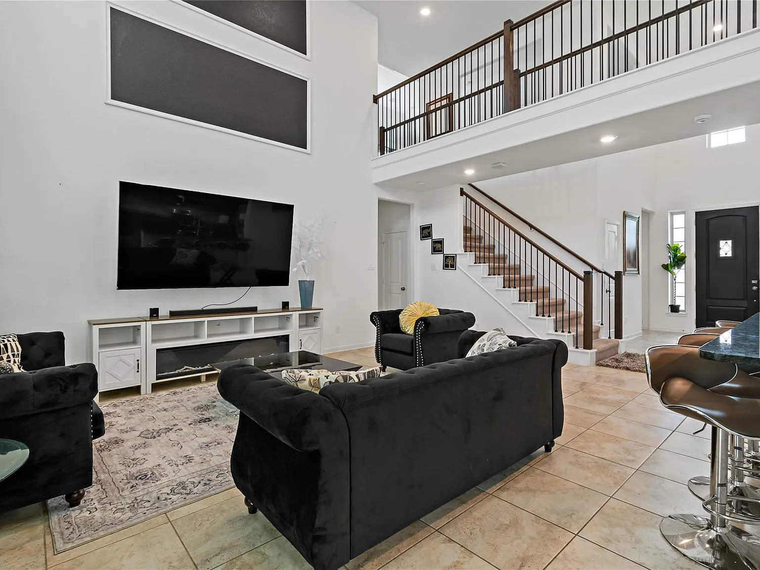 4 bed, 3.5 bath, 2724 sqft, $3,400 — Photo 1