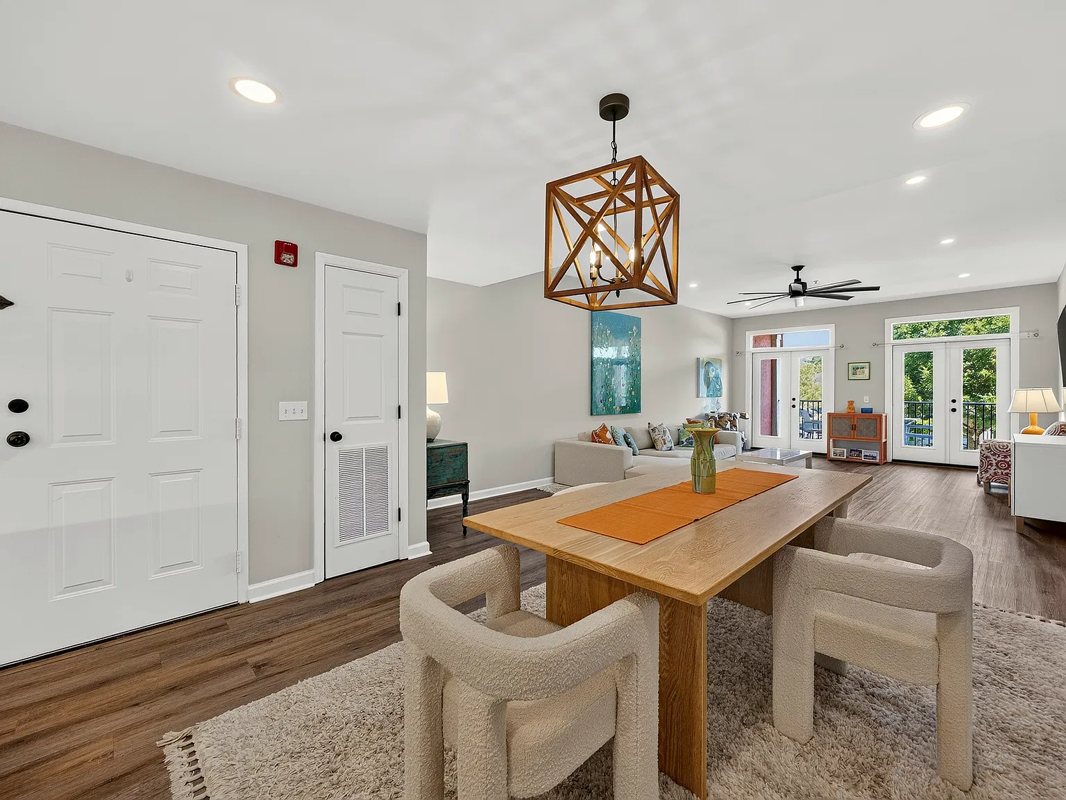 2 bed, 1895 sqft, $2,700 — Photo 3