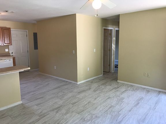 2nd image of 117 E Ella St #117
