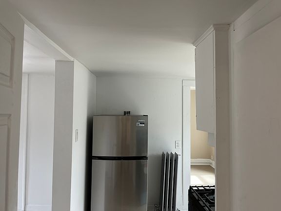 2nd image of 33 W Lansing St APT 2