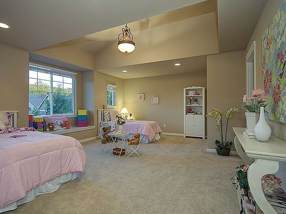 5th image of 2711 20th Ave NE