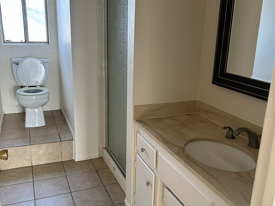 2nd image of 403 N Railroad Ave #A