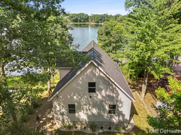 12045 N Lake St, Bitely, MI 49309