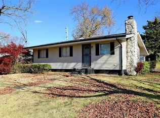 565 Dornoch Dr, Saint Louis, MO