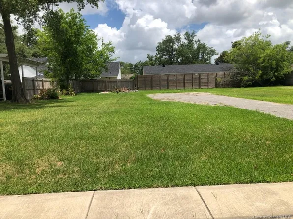 715 Iris St, Lake Charles, LA 70601