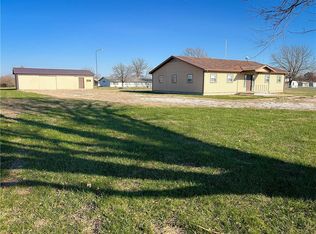 711 W 17th St, Pleasanton, KS 66075