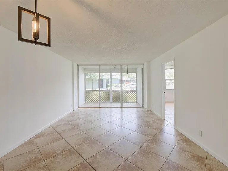 113 Royal Park Dr #1H — Photo 11