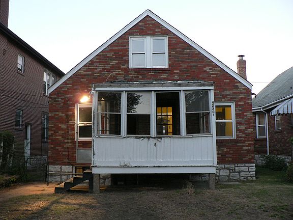 3rd image of 4220 San Francisco Ave