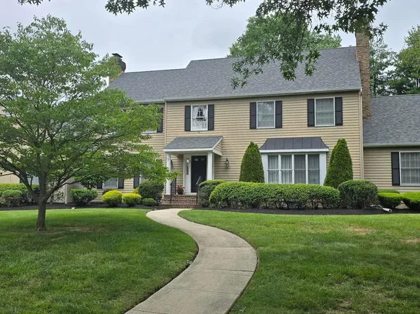 3 Fullerton Rd, Moorestown, NJ 08057
