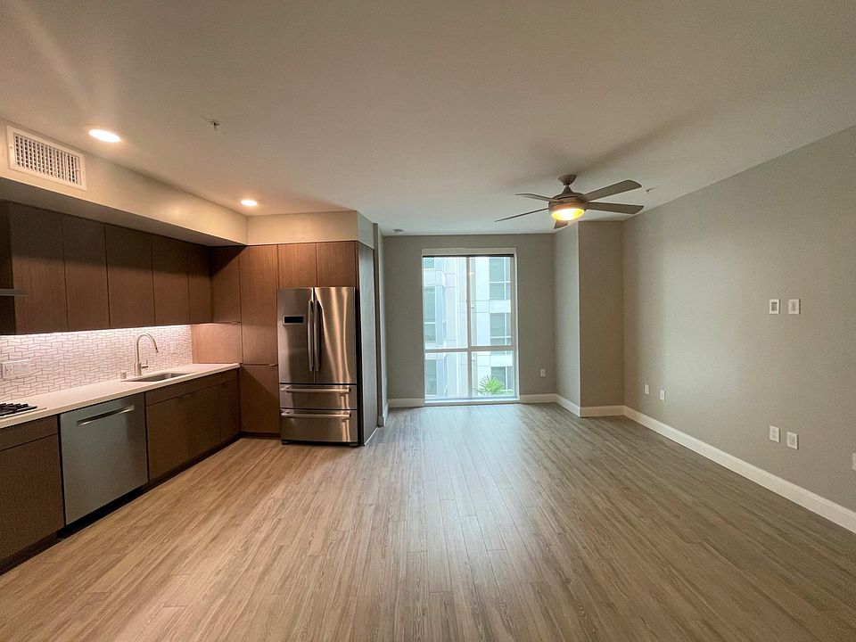 1st image of 605 W Date St #511