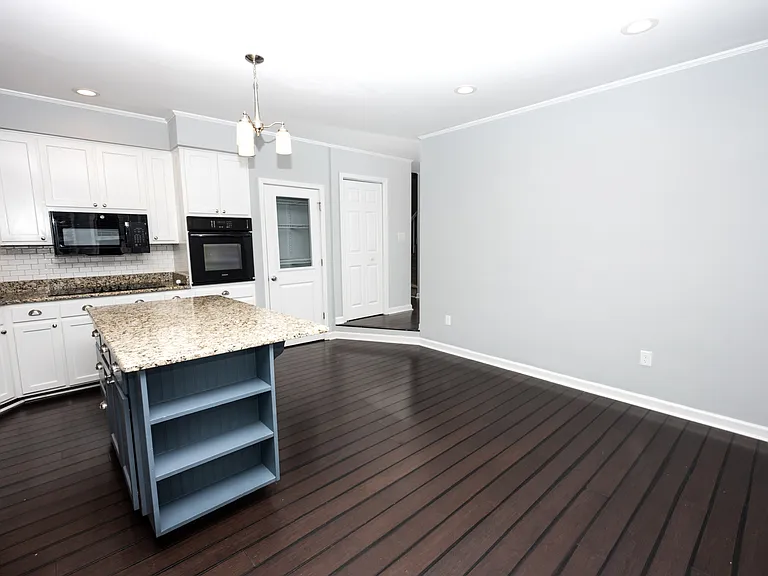 512 Haywood Creek Dr — Photo 15