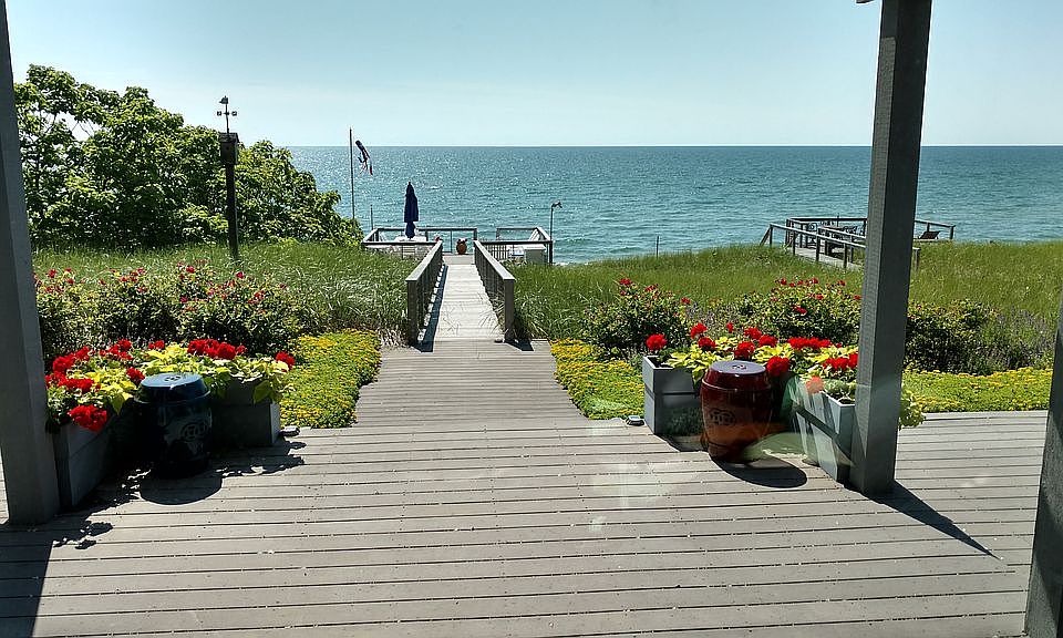 2nd image of 2659 Lakeshore Dr N