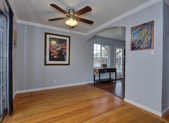 4th image of 3280 Taper Ave
