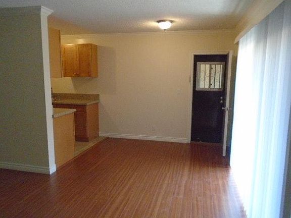 3rd image of 1504 S Fairfax Ave APT 2