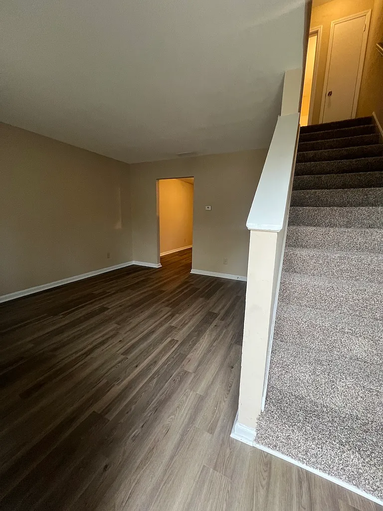 2 bed, 1.5 bath, 950 sqft, $975 — Photo 2