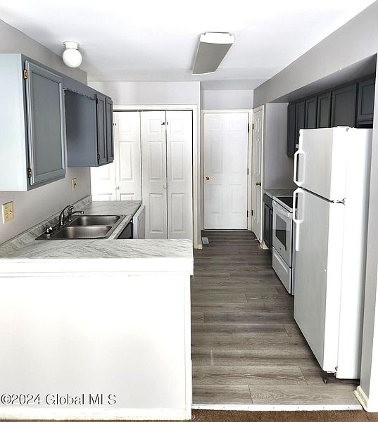 4th image of 579 Highwood Circle