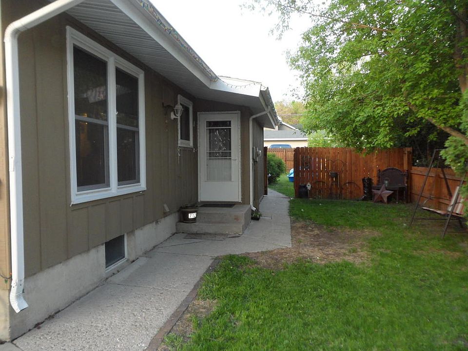 1st image of 712 2nd Ave NE