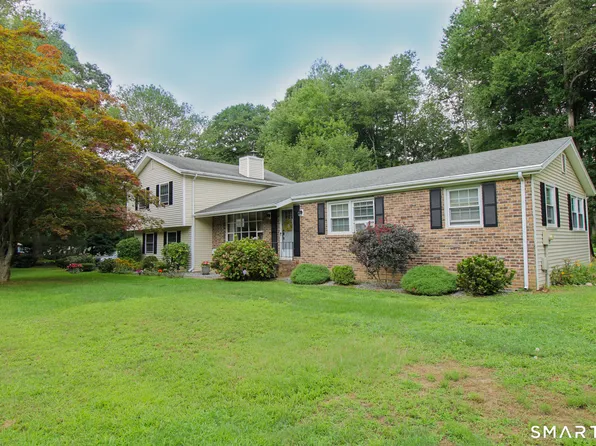 50 Carriage Dr Extension, Clinton, CT 06413