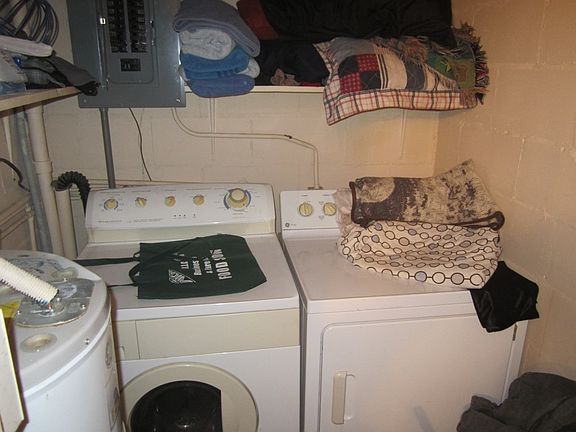 5th image of 2907 E 99th Ave