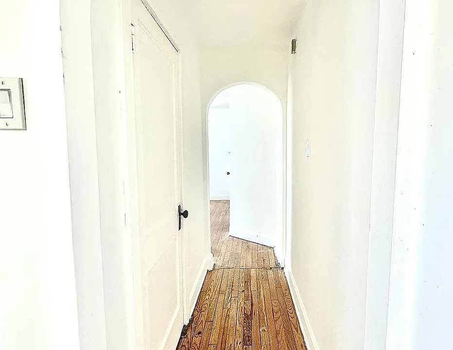 2nd image of 212 S Chestnut St APT 2