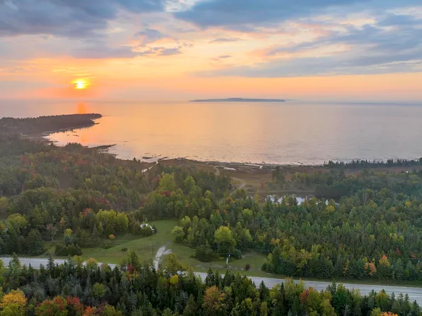 2915 Mackinac Trl, Saint Ignace, MI 49781