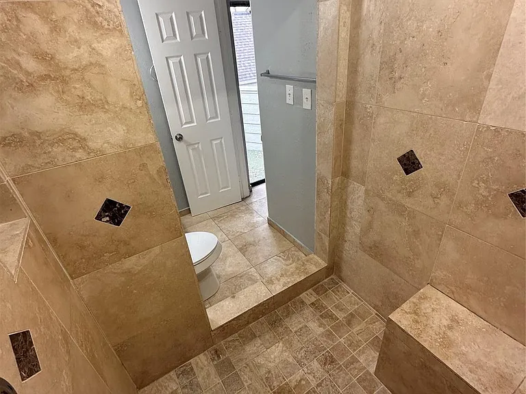 2327 Briarwest Blvd — Photo 7