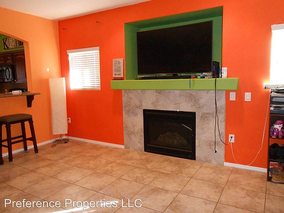 4th image of 4345 Kings Canyon Way