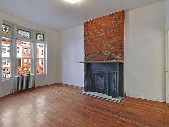 3rd image of 386 Bainbridge St