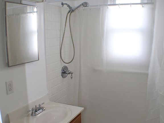 5th image of 6 Tarkington Ct