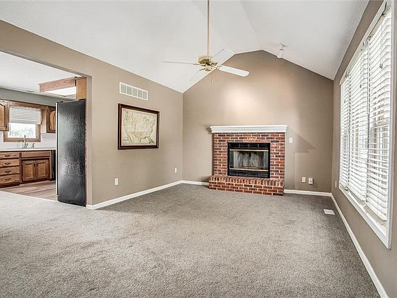 2nd image of 1536 SW Highland Dr