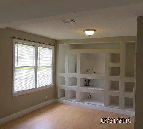 2nd image of 118 Yoakum Ct
