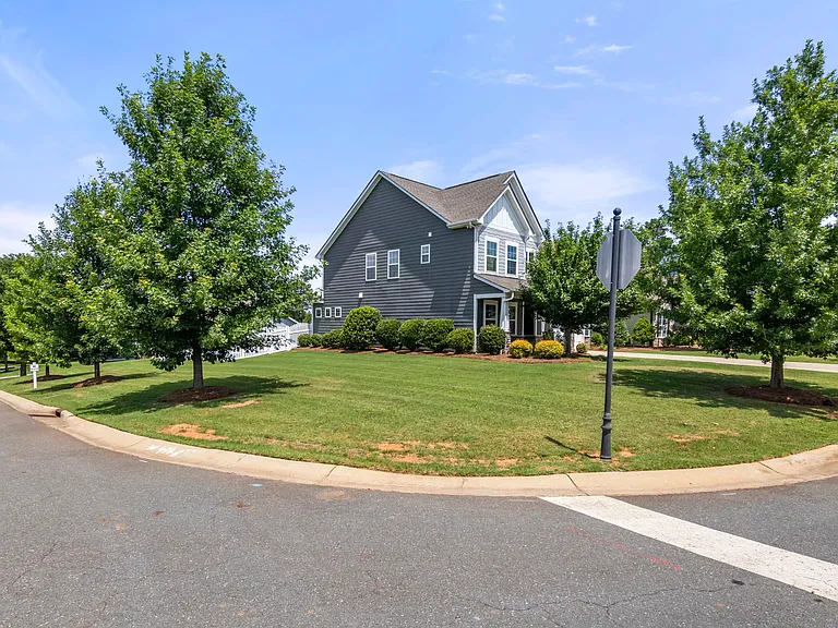 5009 Glenellen Way — Photo 45
