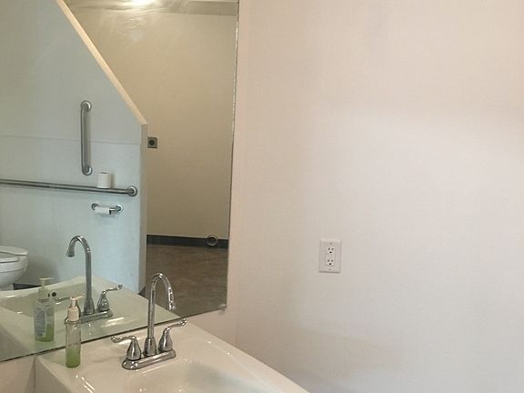 4th image of 255 1st Ave N