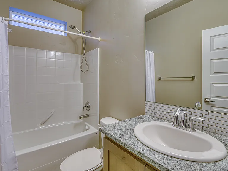 1818 S Grant Ave — Photo 12