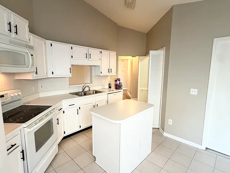 14174 Hampton Falls Dr N — Photo 37