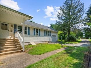 4 Center St, Milford, NJ 08848