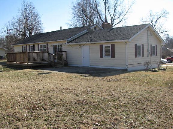 2nd image of 908 N Rosewood Dr