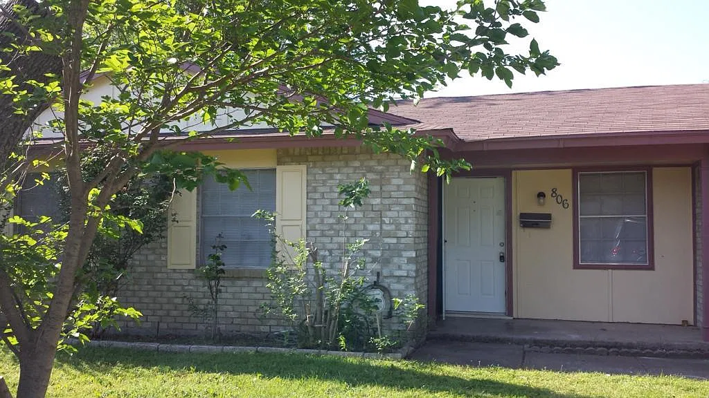 Beautiful 3 Bedroom 2 Bathroom in Garland! — Photo 1