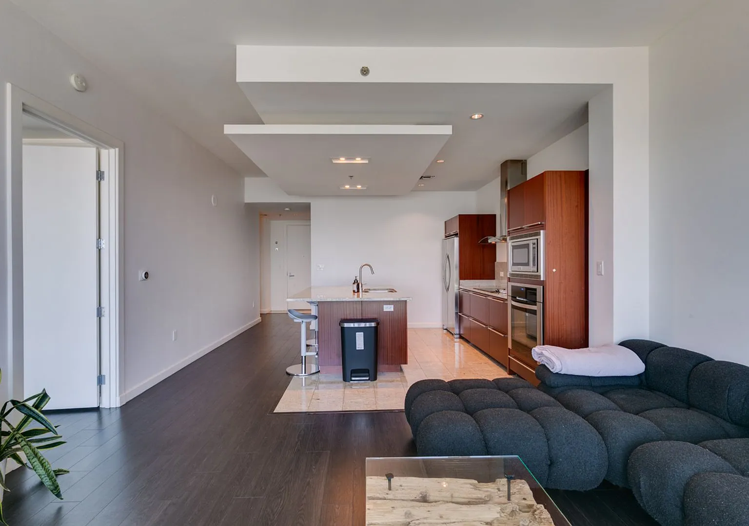 Luxury Furnished 2 Bed, 2 Bath Residence at The Martin with Strip & Mountain Views — Photo 3