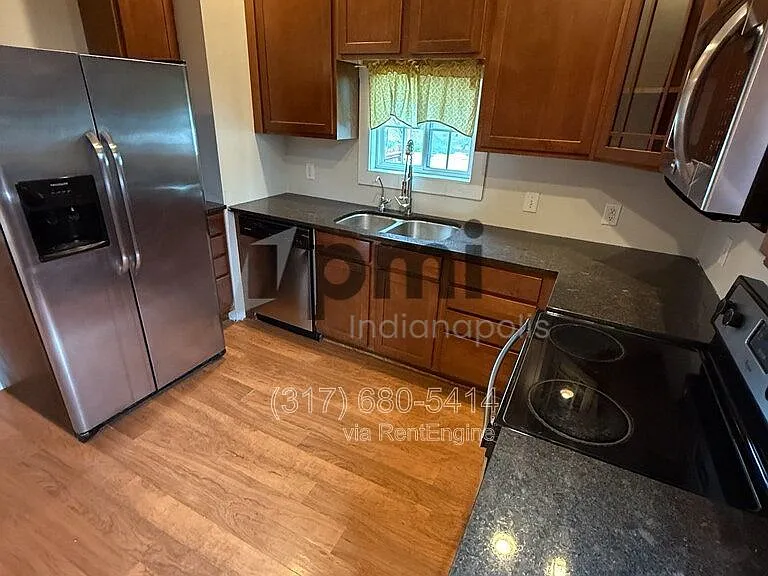 233 N East St — Photo 7