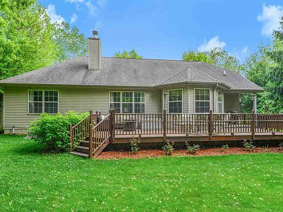 2nd image of 7392 Majestic Woods Dr