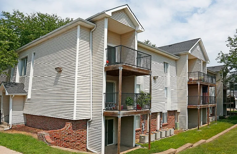 Kensington Woods Apartments — Photo 15