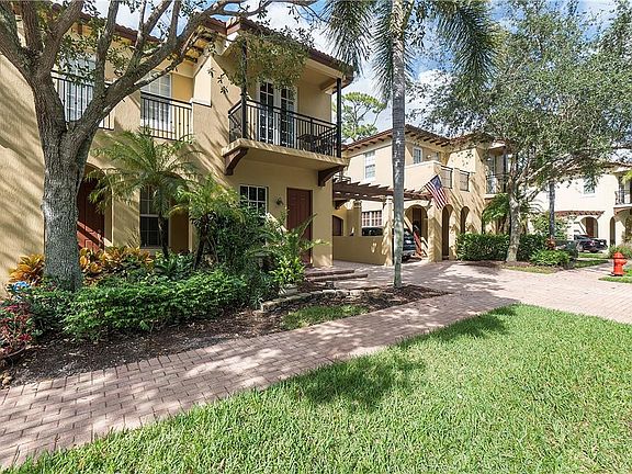 2nd image of 2789 Eagle Rock Circle #203