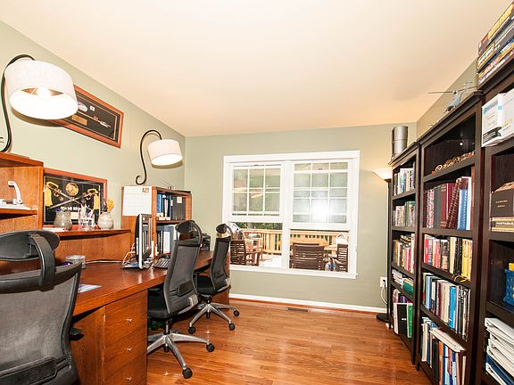 4th image of 10744 Beechnut Ct