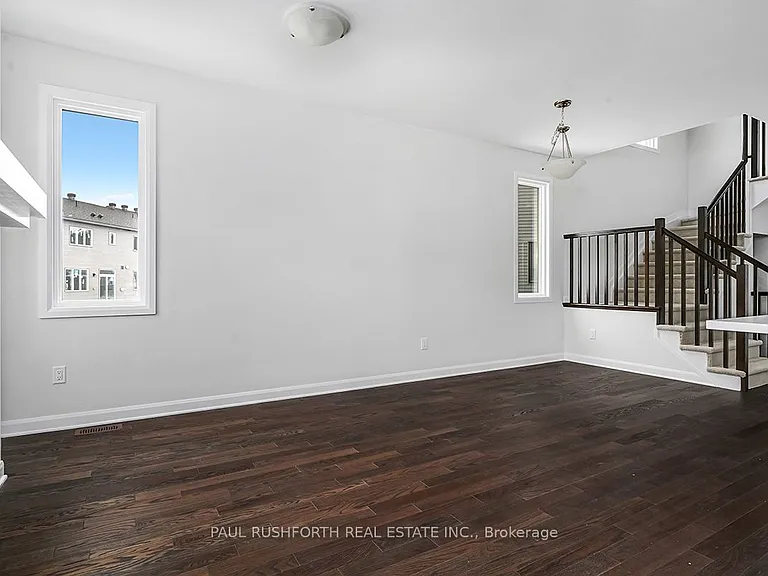 511 Convenire Row — Photo 5