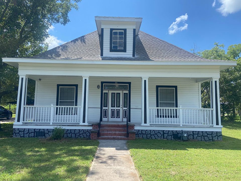 Front view of home