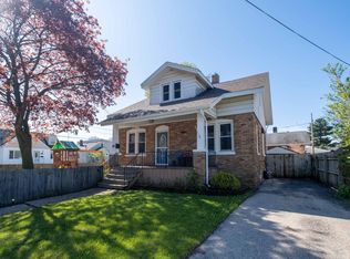 805 73rd St, Kenosha, WI 53143