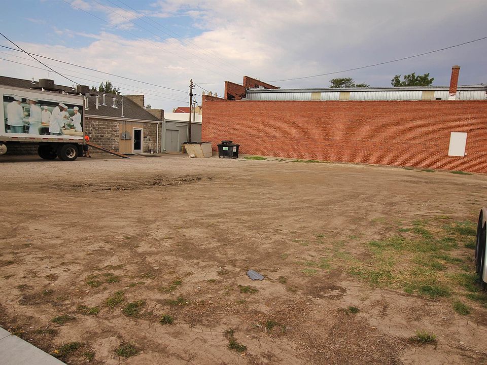 2nd image of 811 Fort St